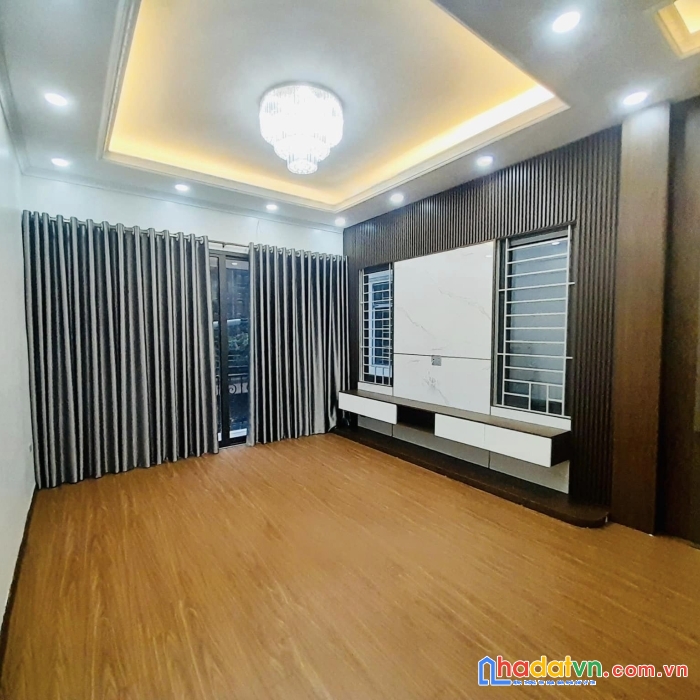 Bán nhà bồ đề.nhà cực đẹp full nội thất.ô tô đỗ cửa.5 tầng nhỉnh 4 tỷ
