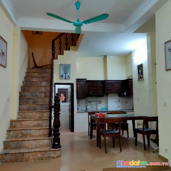 Cho thuê nhà nguyên căn phường trúc bạch, dt 40m2 x 5 tầng, nhà sạch sẽ không ẩm mốc.