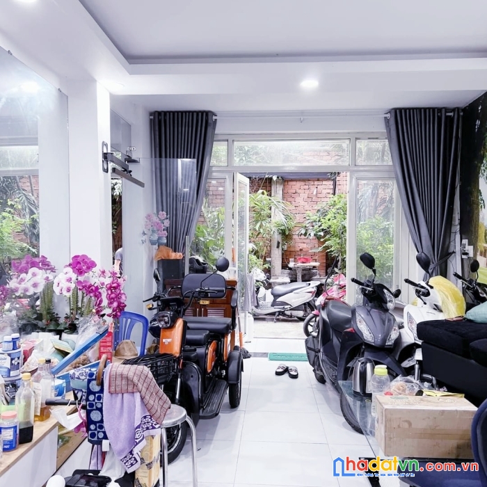 Hẻm xe hơi ngang 6.5 x11 m đúc 3  tấm dưới 150 triệu m q4 sát q1