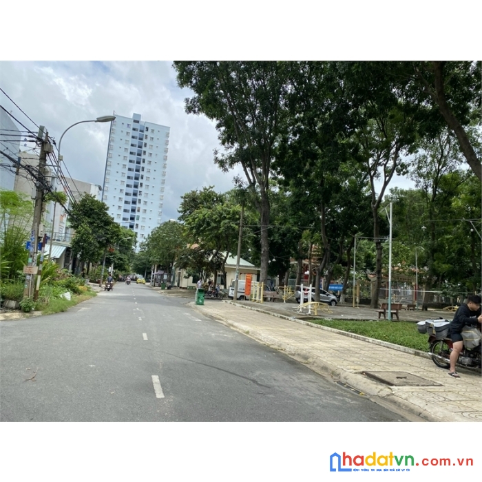 Xe cont đua hương lộ 2, bình tân, ngang 5 x 20 m,3 tâng, 4 pn