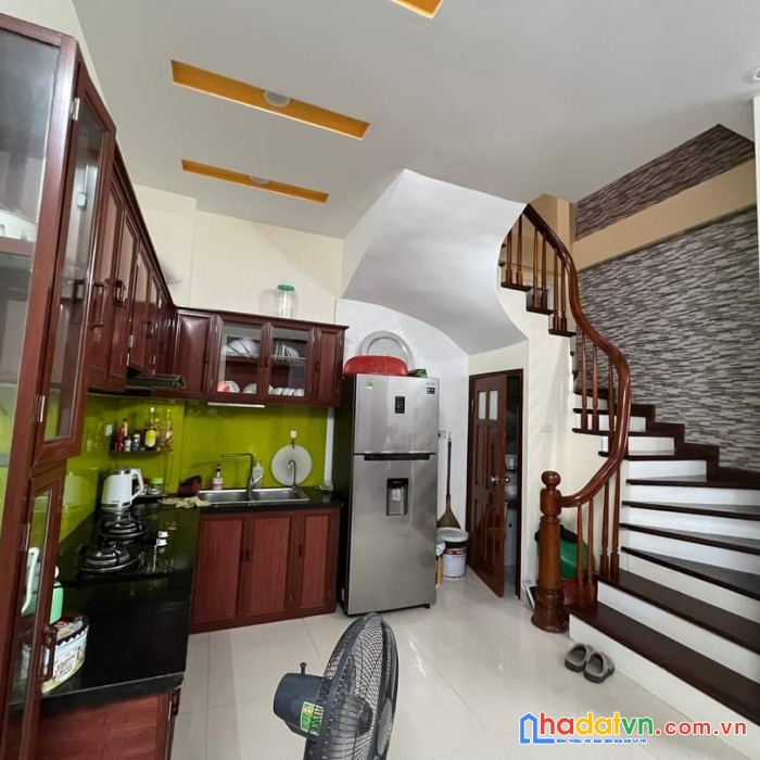 Bán nhà hoàng quốc việt - ô tô - 45m2 x mt4m – nhỉnh 5,5 tỷ
