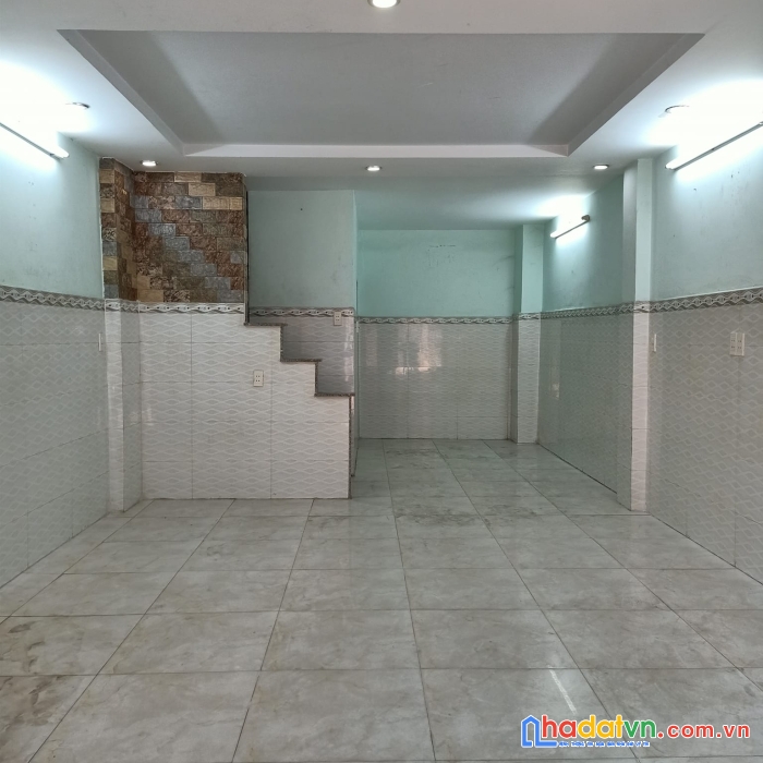 Nhà bình long, tân phú, sát mặt tiền, hẻm xe hơi, 3 tầng, 36m2 nhỉnh 4ty.