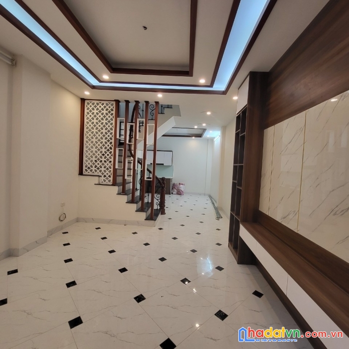 Nhà mới ô tô tránh 15m phan đình giót 45mx5t,mt4m,chỉ 5,3 tỷ.