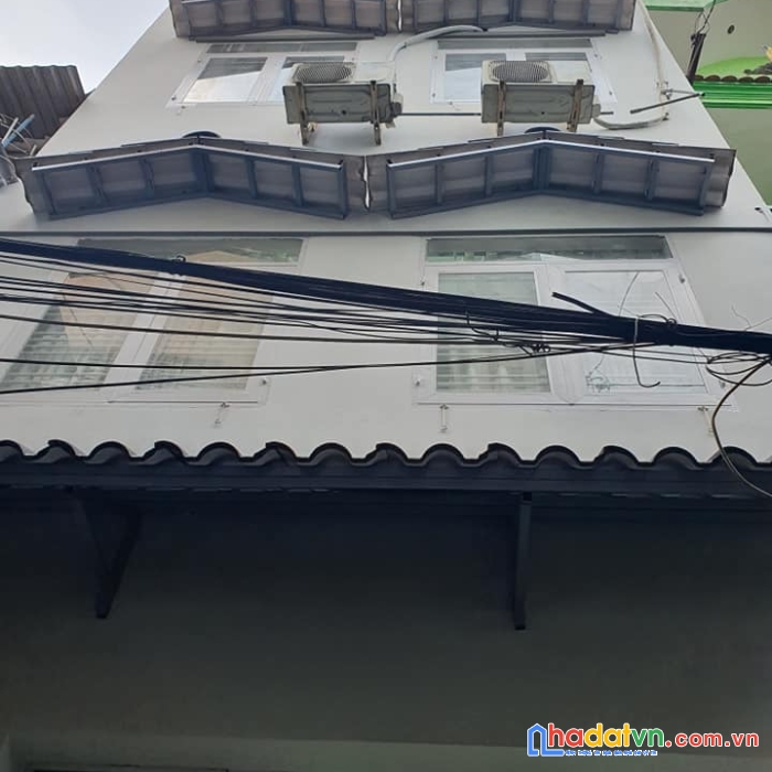Chỉ 2 tỷ 4 bán nhà bùi thị xuân p2 tân bình giáp phú nhuận 3 tầng 30m2 shr