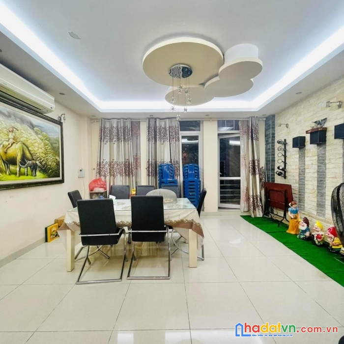 Mặt phố đống đa, ở ngay, vỉa hè rộng, kinh doanh sầm uất, chỉ 5.8 tỷ