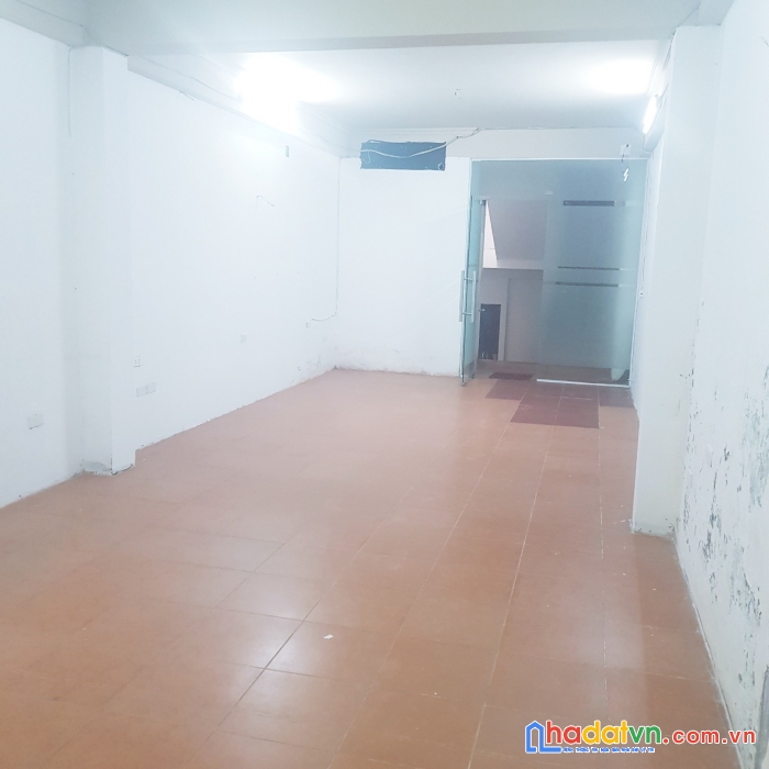 Bán nhà mp trường chinh ngay ngã tư sở, ô tô dừng đỗ. 5 tầng, thang máy. giá 40 tỷ.