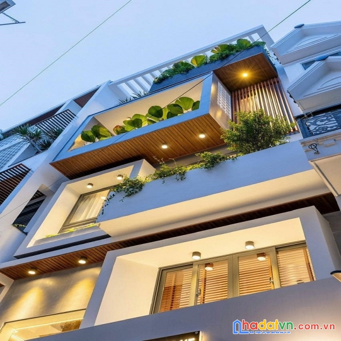 Nhà mới hoàng quốc việt 62 m2 xây 5 tầng, mt 4.55m giá 12.2 tỷ, khu phân lô vip, oto 7 chỗ vào nhà