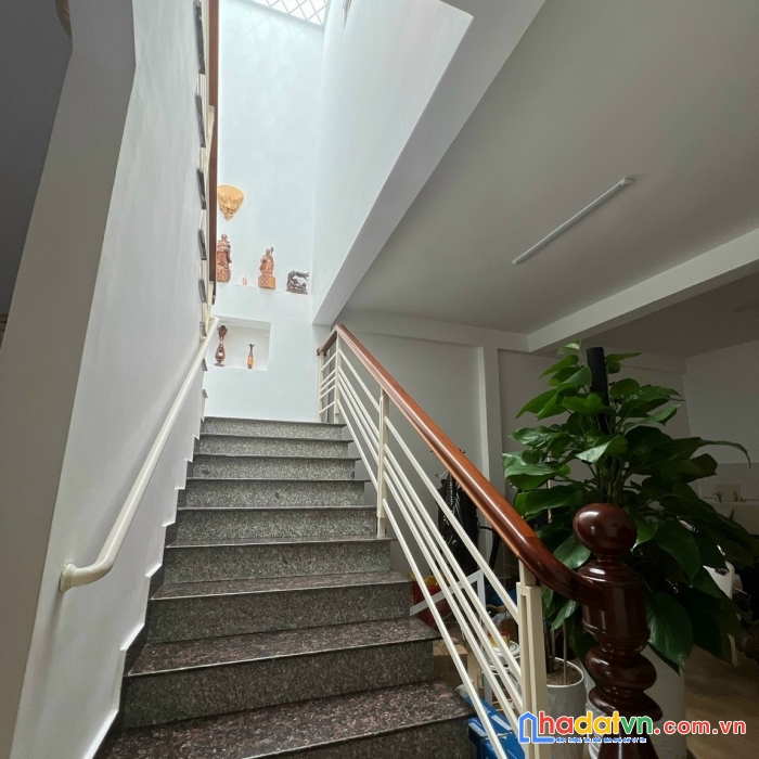 Cần bán nhà đang kinh doanh homestay nguyễn trãi, phường 9, tp. đà lạt, giá 10 tỷ