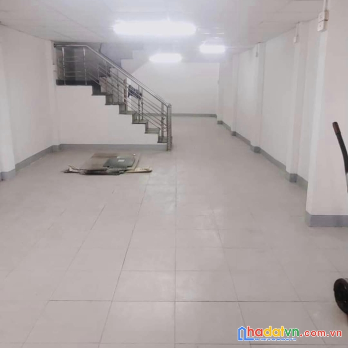 Nhà mặt tiền tôn đức thắng 90m2, 2 tầng, gần bến xe