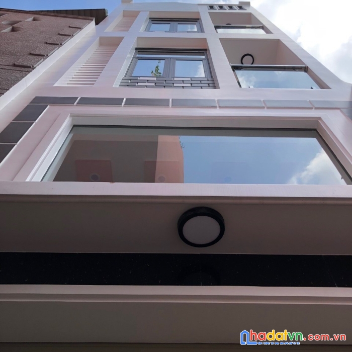 Bán nhà mới xây đường phan xích long: 12 tỷ