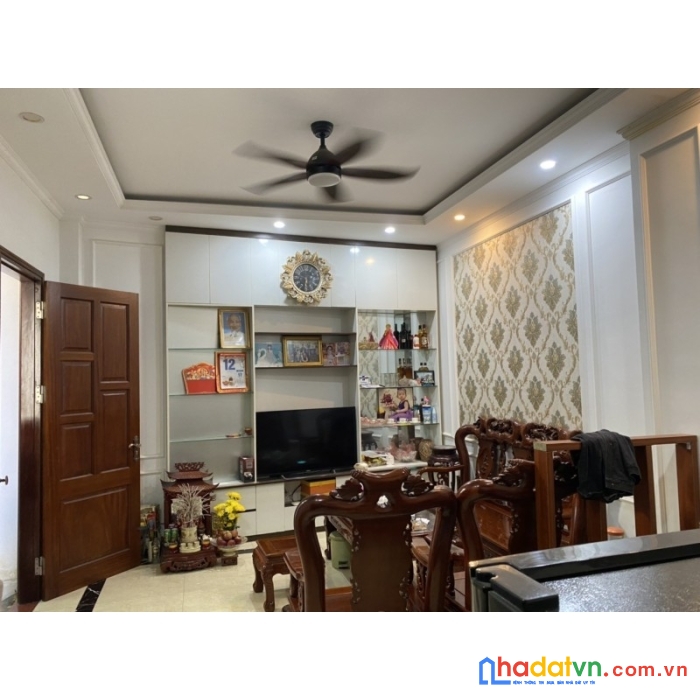 Bán nhà nguyễn văn cừ 38m2 , 3.5 tỷ -lô góc - ô tô- kinh doanh