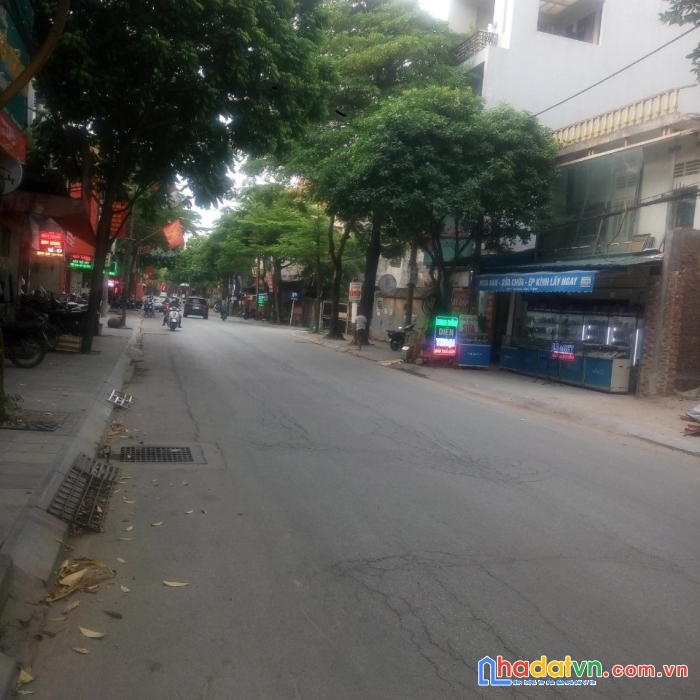 Chính chủ bán 572m2 đất tt chúc sơn, mt22m, full thổ cư, 10 tỷ