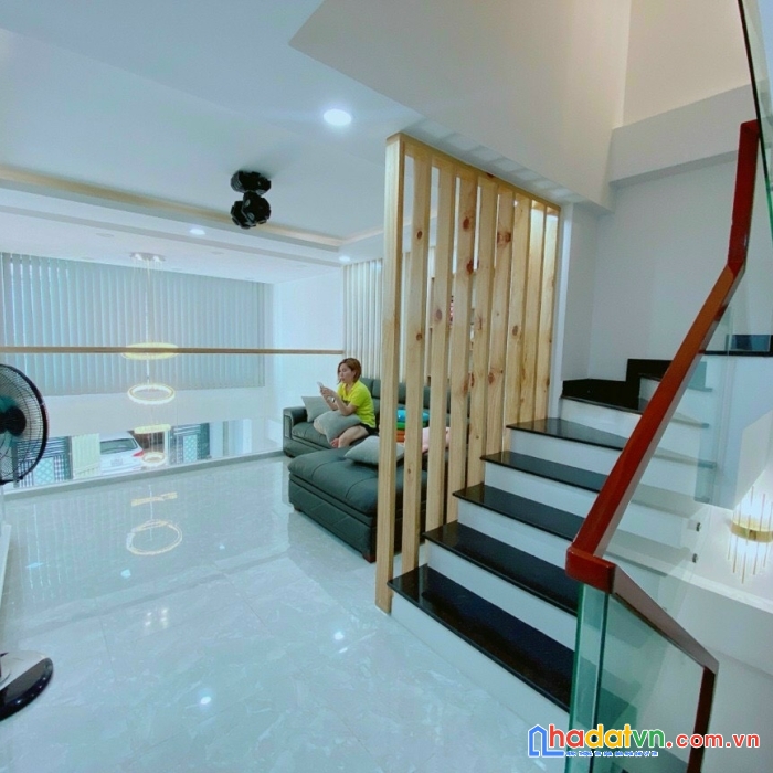 Vị trí đẹp, 4m thông, phổ quang, 4.5x10m, 2 lầu, phú nhuận