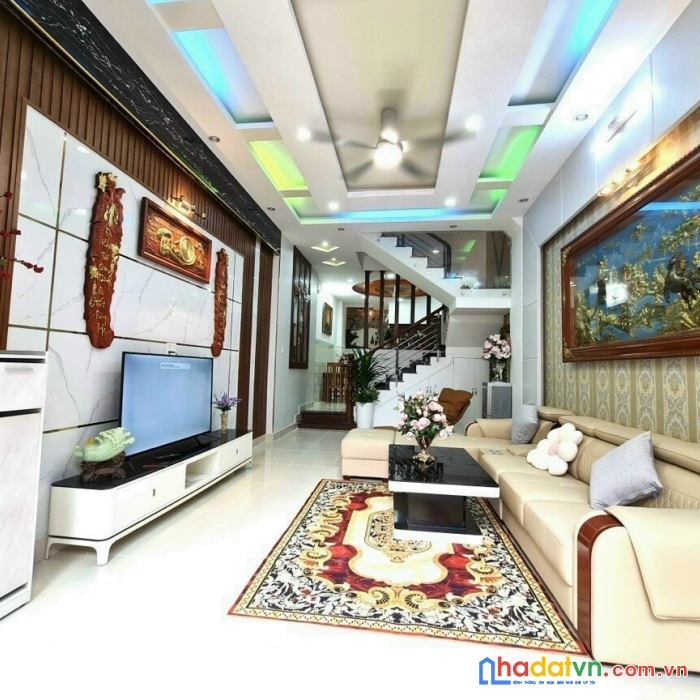 Nhà vip, hoàng hoa thám, 3 lầu, 4 x 15m, chỉ 8.4 tỷ, bình thạnh