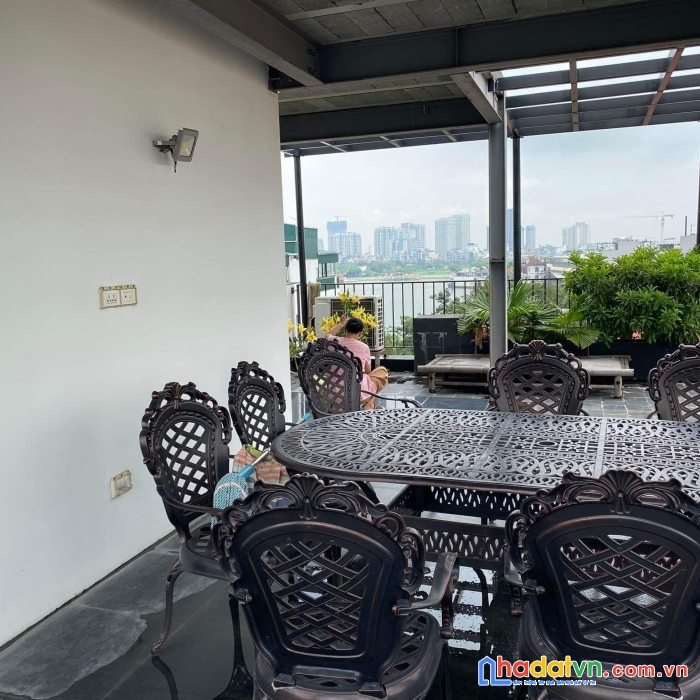 Nhà mặt phố tây hồ - quảng an - view hồ tây. nhà mới. gara 5 ô tô. dt 166m2. mt 11m. giá 129 tỷ