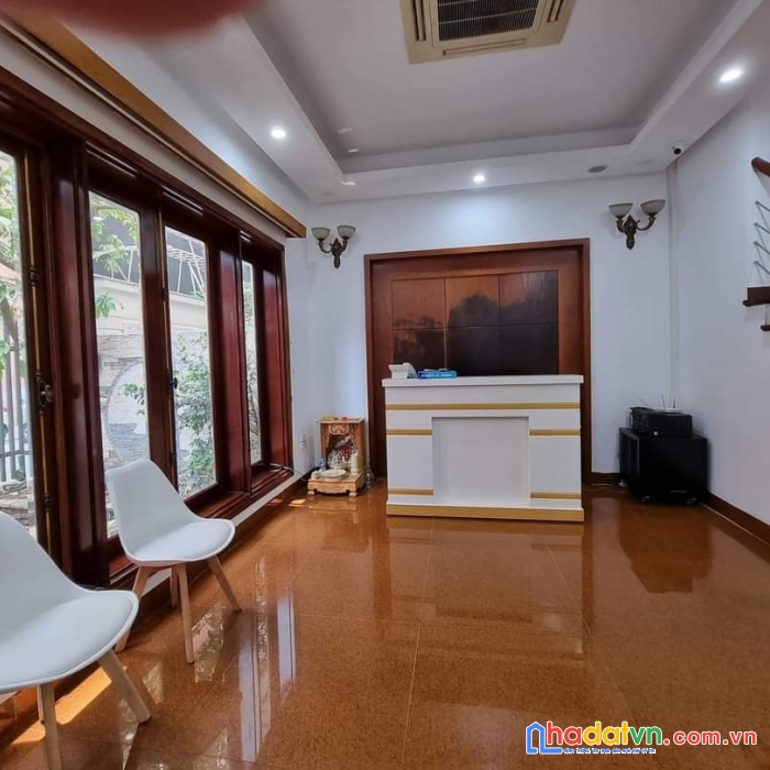 Thang máy, lô góc, đội cấn 72m x 6 tầng, giá 7.8 tỷ