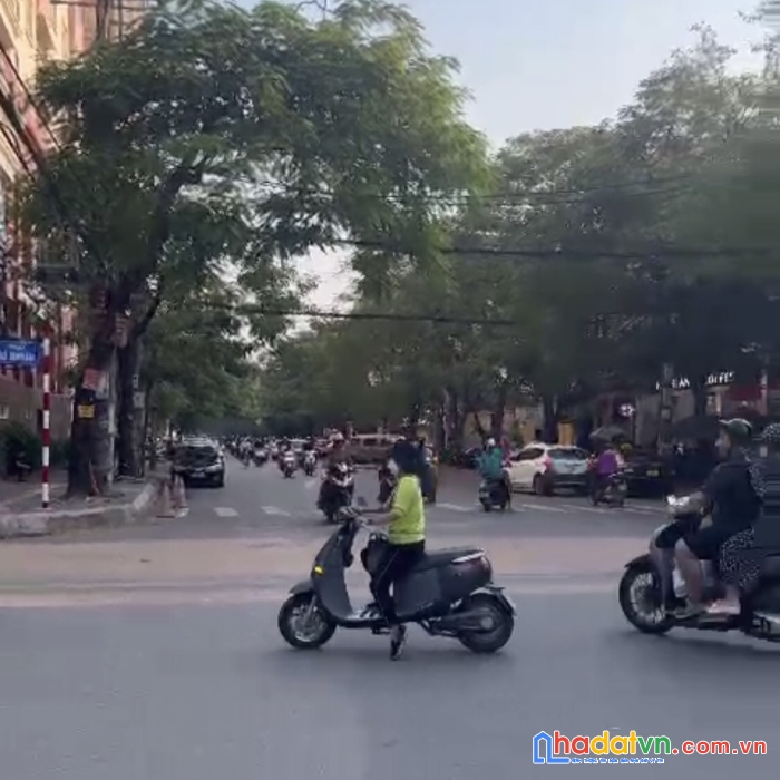 Bán nhà mặt đường 193 văn cao doanh thu tốt 83m2 giá đầu tư. 2 lô giáp nhau.