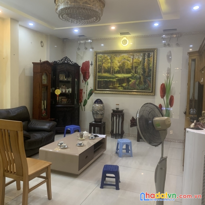 Đô thị văn phú hà đông. kinh doanh, thang máy 82m. 5 tầng. giá 19,2 tỷ.