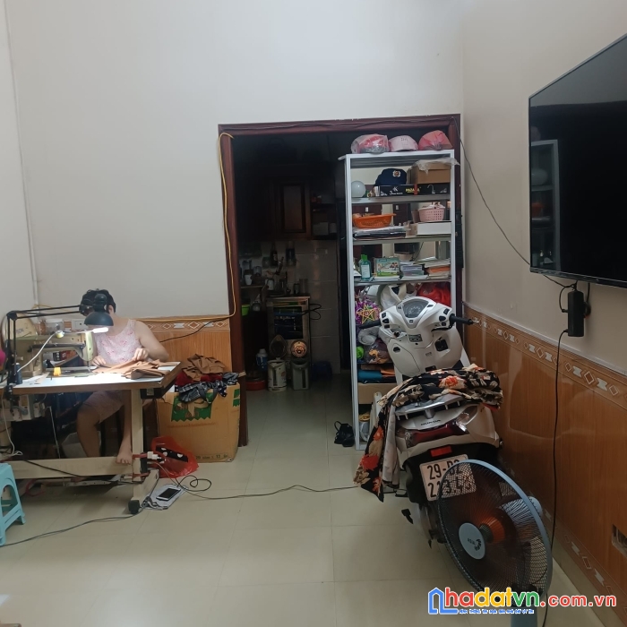 Nhỉnh 2 tỷ có ngay nhà trương định, 33m2,  2 ngủ, 2 wc, nhà dân xây chắc chắn,  ở ngay.