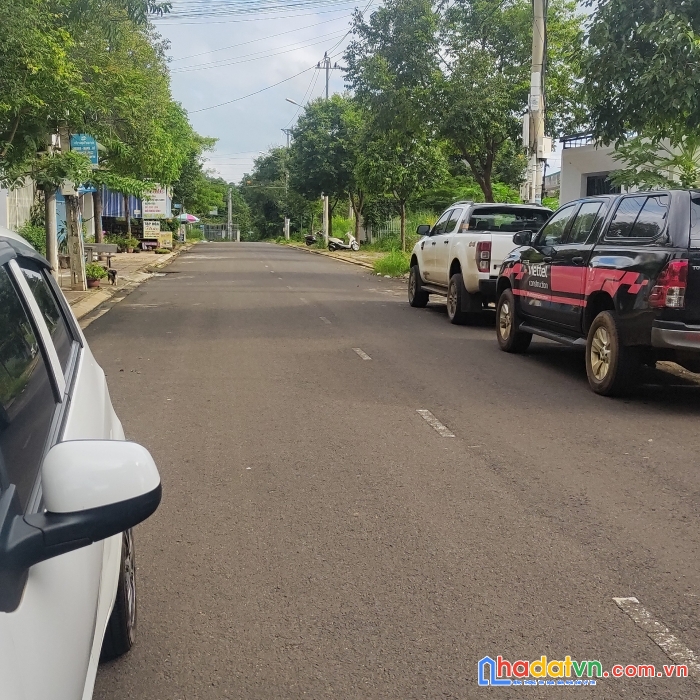 Đất mặt tiền ng phúc chu tp bmt. dt 7x16m tc 100% gần công viên. giá chỉ 2.4 tỷ