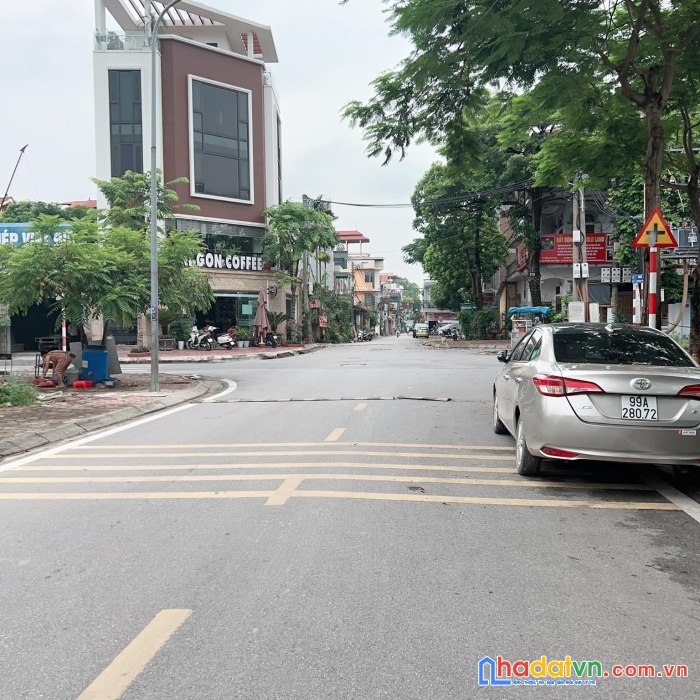 Bán nhà vị trí đẹp, gần phố ngọc lâm - long biên, 33m2, 3 tầng,  giá: 2.4 tỷ .