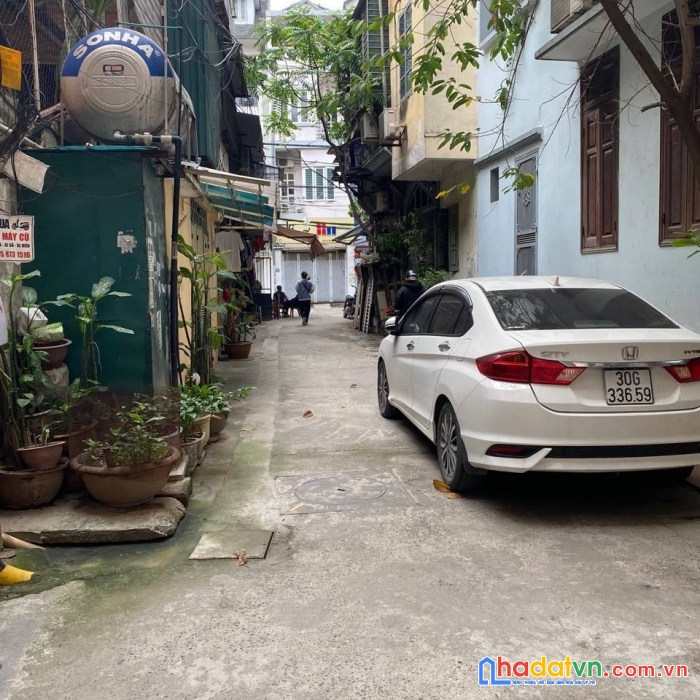 Cho thuê nhà nguyên căn phố kim mã thượng, nội thất cơ bản, ngõ rộng ô tô đỗ gần