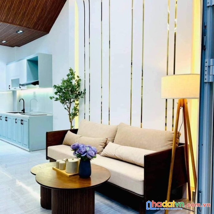 Chủ cần tiền bán gấp căn nhà 3 tầng xây dựng tâm huyết, ô tô tránh, hà huy tập khu trung tâm.