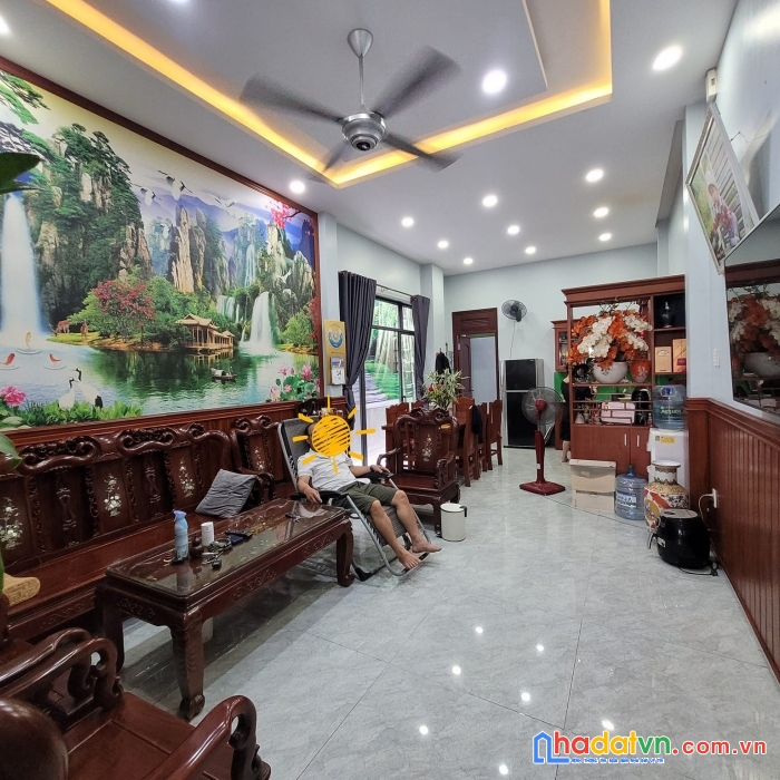 Đường 12m, nhà 4 tầng, tặng toàn bộ nội thất gỗ quý chỉ 10 tỷ hai.