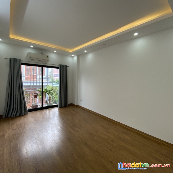 Nhỉnh 3 tỉ,nhà 5 tầng mới koong.hàng xóm vin.gần bigc.ngõ ô tô chạy vòng quanh.