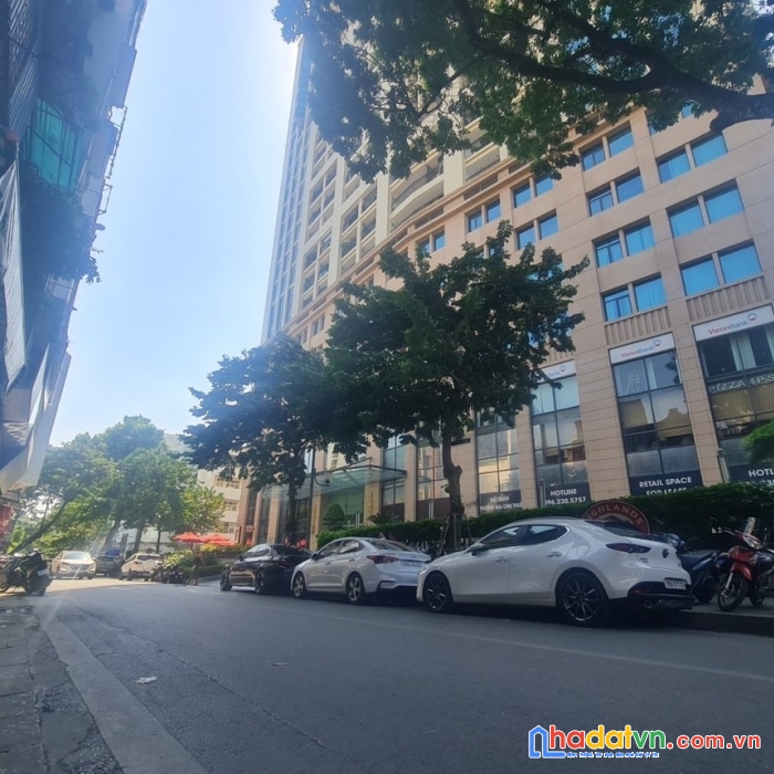 Bán đất tặng nhà phố hai bà trưng, sát vincom, mặt tiền rộng, thông số vàng