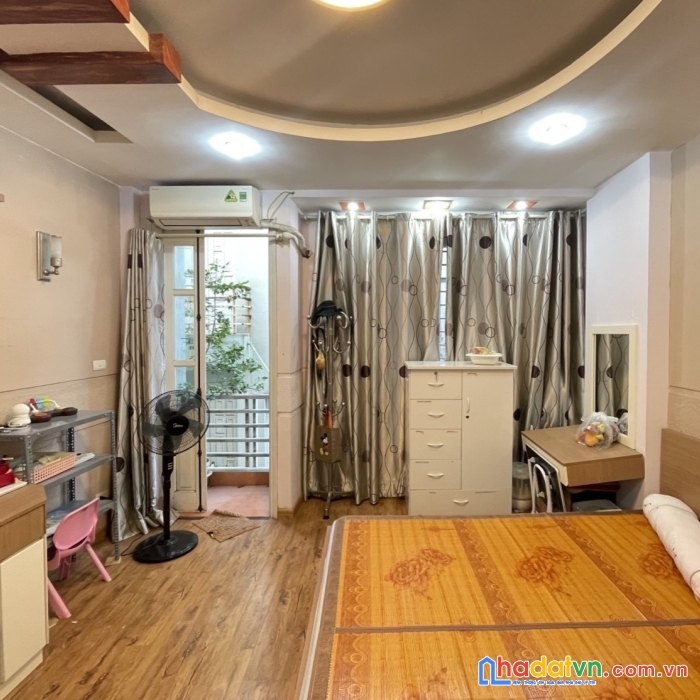 Mẹ chồng cần bán nhà đường láng, đống đa, tự xây, ngõ 4m, 5 tầng, nhỉnh 4 tỷ.