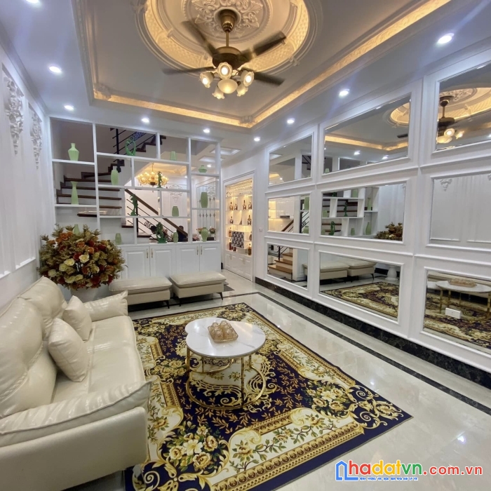 Nhà  ngã tư sở- đẹp như cung điện  - 4 tầng 5 ngủ - tặng full nội thất vip - kinh doanh nhỏ - ở