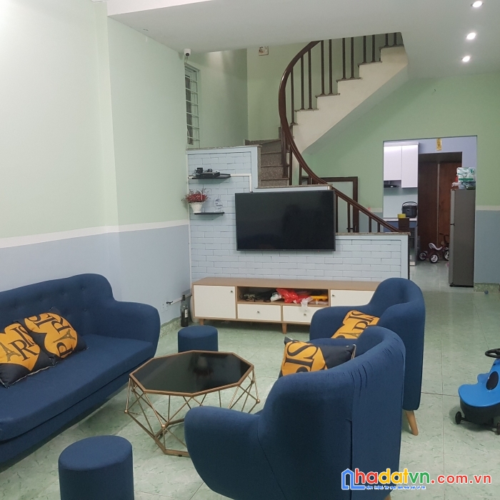 Chính chủ bán nhà đẹp - ngõ ô tô ra vào và có slot đỗ ngay cửa - nhà dân xây chắc chắn và hiện đại