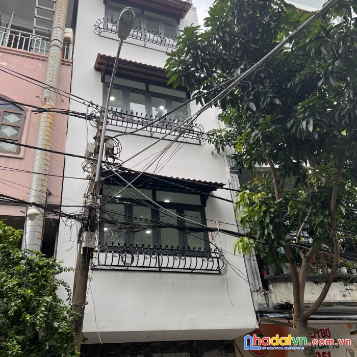 Chính chủ cần bán nhà mới mặt tiền vị trí đẹp tại hồ chí minh.