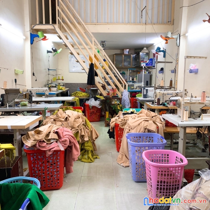 Chính chủ sang xưởng gia công nhỏ - tổ hợp may có sẵn 8 thợ - full máy móc + lượng khách đặt và