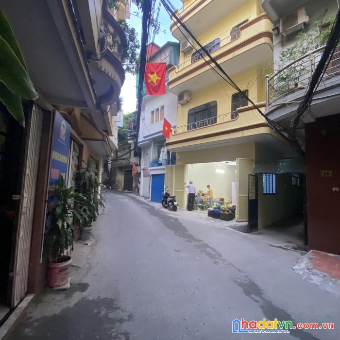 Phố đội cấn - nhà mới kính kong - ngõ thông rộng - ô tô – mặt tiền 4,2m – 5 tầng – nhỉnh 5 tỷ.