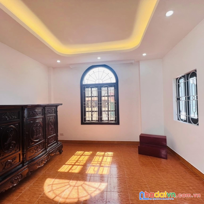 Bán nhà võ chí công- hoàng quốc việt- thoáng- ngõ nông 35m x5 tầng - 4 tỷ