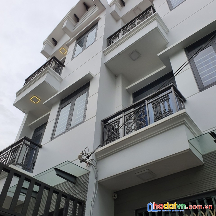 Bán nhà đường âu cơ, ngay vòng xoay lê đại hành - bình thới