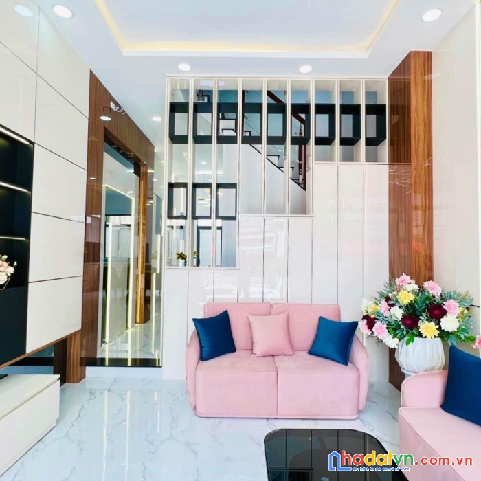 Bán nhà thạch bàn, nhà hiếm trong tầm giá 40m2 - 5t giá 3.3 tỷ