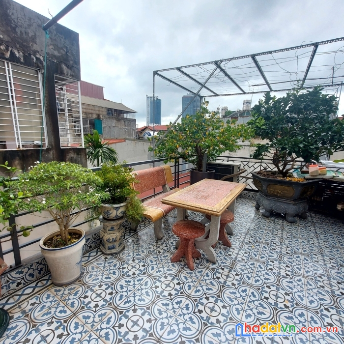 Cầu giấy - nhà đẹp nhất khu vực - tặng nội thất đẳng cấp chất ngất -  ô tô ngay cổng