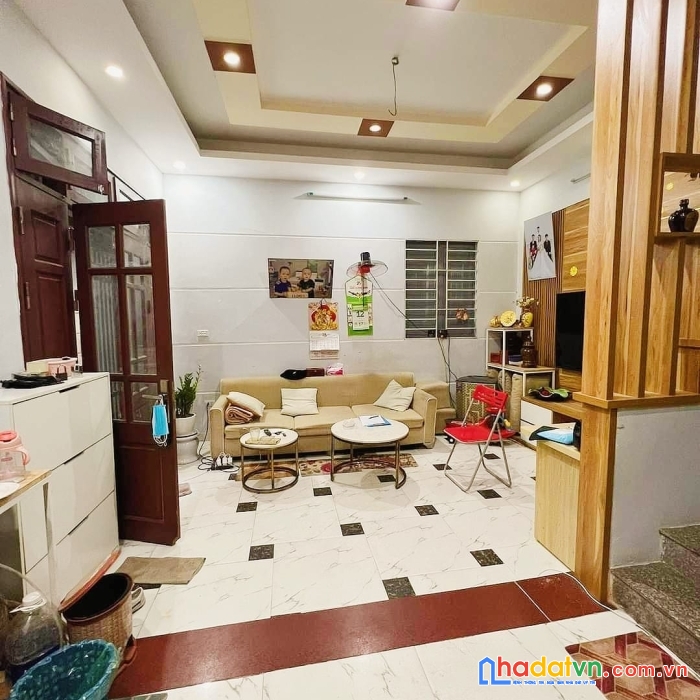Đẹp long lanh – lô góc – 2 mặt thoáng – gần ô tô – nhỉnh 4 tỷ