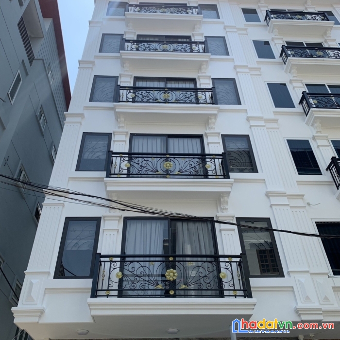 Bán nhà lô liền kề  đội cấn ba đình trung tâm dt 33m2 5 tầng mt4,5 m giá 5,4 tỷ lh huyền