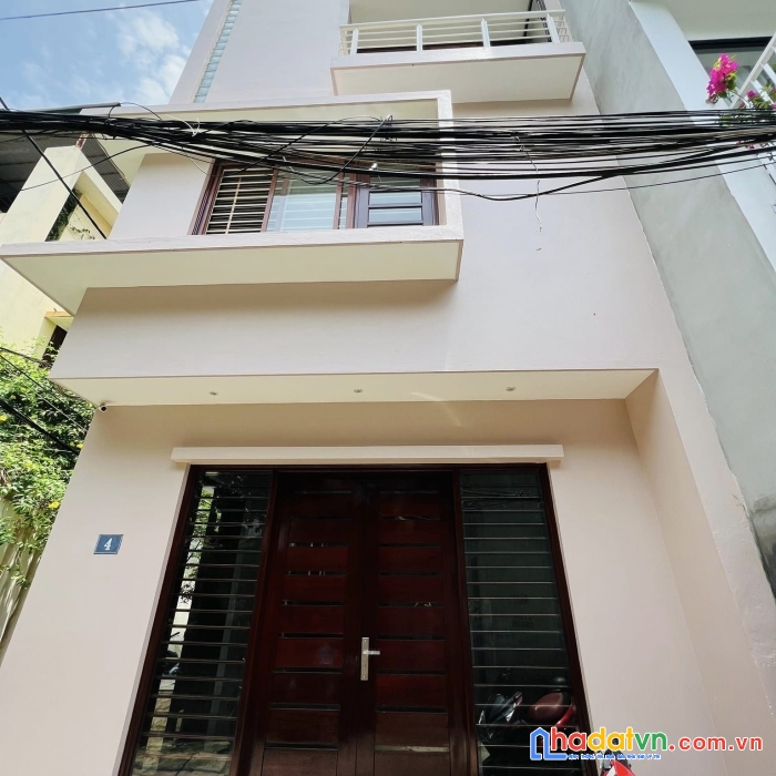 Chính chủ bán rất gấp ngõ 335 xuân đỉnh - lô góc - mặt ngõ ô tô 4 chỗ đỗ cổng 65m2 - 4t - full nội