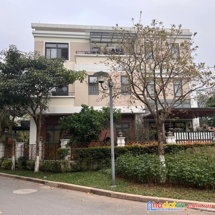 Biệt thự vip tây hồ. gara. ô tô tránh đỗ ngày đêm. hàng xóm quan chức. dt 195m2