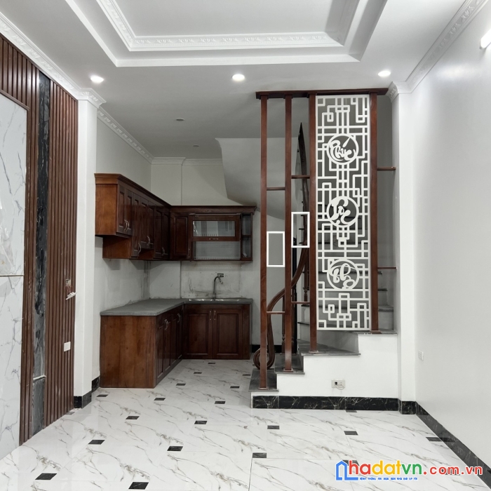 Bán nhà giáp bát 39m, 5 tầng, lô góc, ô tô đỗ cửa, giá 4.5 tỷ lh 0977435869.