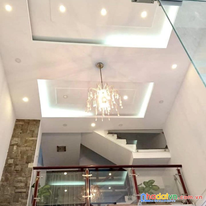 Kẹt tiền bán gấp nhà hxt nguyễn hữu cảnh, sát landmark 81, cho thuê giá cao
