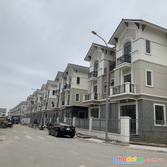 Tôi cần bán gấp căn biệt thự song lập hướng nam đẹp mộng mơ trong khu đô thị vsip