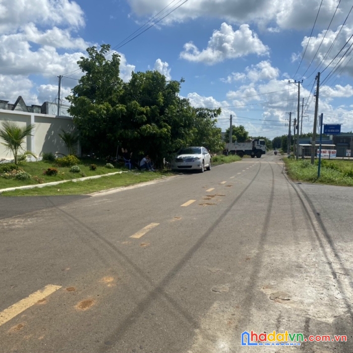  đất mặt tiền tttt đất đỏ