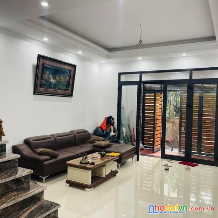 Bán nhà hoàng quốc việt 45m2-giá nhỉnh 4 tỷ-lô góc-ô tô qua nhà-20m ra ô tô tránh dừng