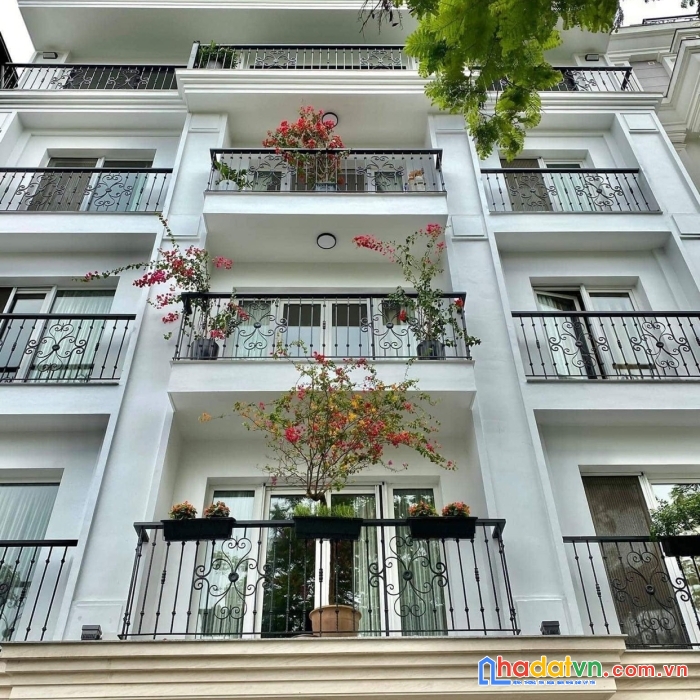 Nhà đẹp mặt phố vũ miên - tây hồ dt 95m2 mt 12m  - view hồ - gara ô tô - 69.5 tỷ - kinh doanh -